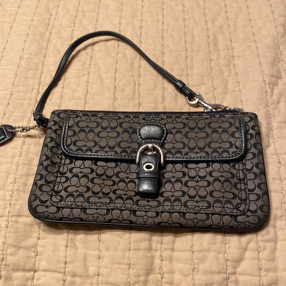 Super used black/grey COACH wristlet
